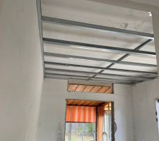 Poursuite de la pose des rails pour le placoplatre