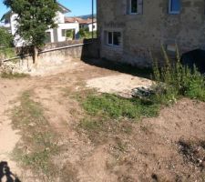 Aout 2020 Photos tirées de l'épisode 32 de - La rénovation de Koggy - visible sur Youtube sur ce lien : https://bit.ly/KoggyEP32
Jardinage version Koggy!