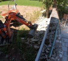 Aout 2020 Photos tirées de l'épisode 32 de - La rénovation de Koggy - visible sur Youtube sur ce lien : https://bit.ly/KoggyEP32
Jardinage version Koggy!