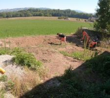 Aout 2020 Photos tirées de l'épisode 32 de - La rénovation de Koggy - visible sur Youtube sur ce lien : https://bit.ly/KoggyEP32
Jardinage version Koggy!