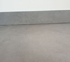 Tous les joints de nos plaintes au niveau du rez-de-chaussée sont dans cet état. C'est à dire plus de joints.