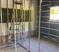 Pose des rails pour les cloisons int&eacute;rieures