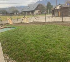 Muret simple avec grillage , avec accord de la mairie  fait par un professionnel