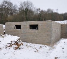 La dalle est coul&eacute;e, chantier stopp&eacute; par le froid.