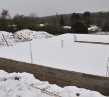 La dalle est coul&eacute;e, chantier stopp&eacute; par le froid.