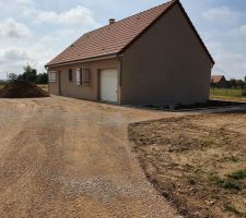 Terrassement final (gravier de finition) + sable pour la chape de chauffage au sol