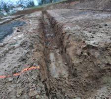 Pr&eacute;paration pour coulage semelles filantes.
Dimensions 50x50 cm