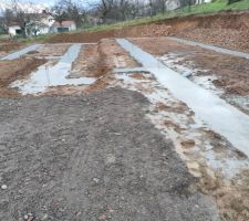 Semelles filantes coul&eacute;es