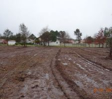 Vue de la parcelle à l'entrée de celle-ci.