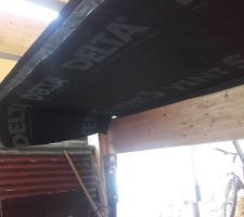 D&eacute;but de pose des solives 8x28, et "pare-pluie" par en dessous