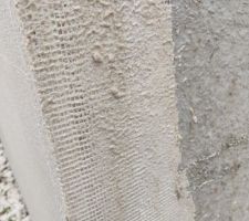 Entre le 25/12/2020 et le 13/01/2020 le fa&ccedil;adier a commenc&eacute; la sous-couche de l'enduit