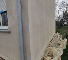 Visite le 01/02/2021 le fa&ccedil;adier est venu faire le reste de la sous-couche de la maison (entre le 25/01/2021 et le 01/02/2021)
Photos datant du 06/02/2021.

fa&ccedil;ade sud, en limite de propri&eacute;t&eacute;