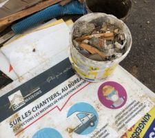 Bientôt 2 mois aprés réception, on attendant toujours que les derniers déchets du chantier soient enlevés ....