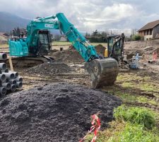 Une belle grosse pelleteuse toute neuve !