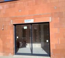 Nombreux trous dans les murs