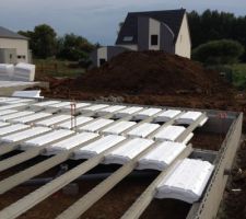 DTU sur le vide sanitaire non respect&eacute;/canalisations pos&eacute;es pr&eacute;cairement sur des blocs de b&eacute;ton ou de parpaing