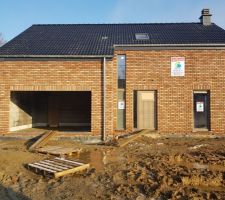 Pose des ch&acirc;ssis, portes, fen&ecirc;tres.