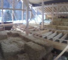 Panoramique : transfert des bottes stock&eacute;e en zone sud --> sur solivage zone nord