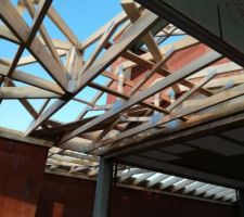 Charpente fermette cuisine, oubli de la r&eacute;servation pour la hotte encastr&eacute;e dans le plenum/charpente