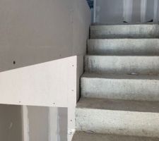 Fin de placo haut escalier avant rembarde