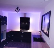 C'est bon , la hotte est posée après la mise en test de l'étanchéité , résultat du test 0,32 et la norme est 0,60 donc maison très étanche à l'air 
Nous sommes ravis de notre hotte karlstein