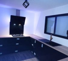 C'est bon , la hotte est posée après la mise en test de l'étanchéité , résultat du test 0,32 et la norme est 0,60 donc maison très étanche à l'air 
Nous sommes ravis de notre hotte karlstein