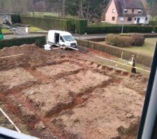 Décaissement du terrain pour vide sanitaire
Les contours se dessinent
