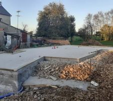 Fin f&eacute;vrier - Dalle coul&eacute;e, pr&eacute;paration pour levage de l'ossature bois