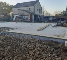Fin f&eacute;vrier - Dalle coul&eacute;e, pr&eacute;paration pour levage de l'ossature bois
