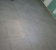 Salle de bain étage (Grès cérame émaillé Arte One Iron gris mat 45 x 45 cm)