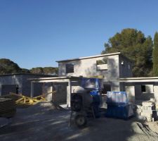 Les 4 coins de la maison avant le montage de la charpente