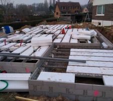 Positionnement des poutrelles, des hourdis et passage des fourreaux et canalisations