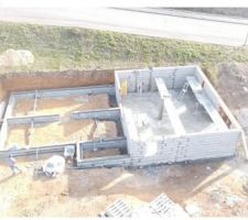 Les fondations termin&eacute;es, la maison &eacute;merge enfin ... Pour mon plus grand plaisir.