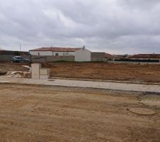 &Ccedil;a y est, ils ont enlev&eacute; les gros cailloux sur notre terrain.