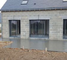 La terrasse avec l'oublie de 8m²...
