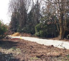 Chemin d'accès au terrain terminé