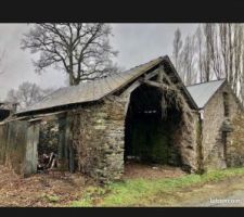 Je pense remonter un mur en pierre ou autre dans la partie vide.les ouverture existante seront bouchés ou non suivant la disposition des pièces intérieur