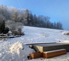 Piscine sous la neige