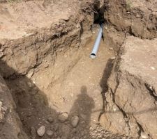 Passage sous la murette un peu d&eacute;licat: oblig&eacute; d'arrach&eacute; 2 tuillas