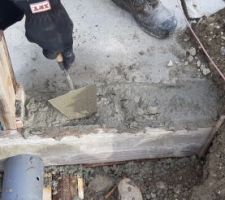 Coulage dans le rajout à l'avant, au niveau de la porte du garage