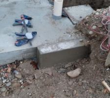 Décoffrage du rajout à l'avant. Ici aussi il faudra poncer un peu pour ne pas avoir de bosse qui viendrait gêner la pose des lisses d'implantation.