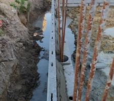 Chape d'arase (nous sommes en zone sismique 3) absente.