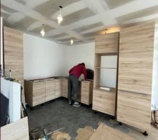 Pose de la cuisine en cours