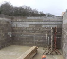 Le sous-sol prend forme. Vue de la partie cellier