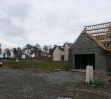 Et &agrave; c&ocirc;t&eacute;, &ccedil;a pousse...