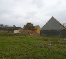 Le terrain avec vue sur pignon