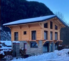 Le chalet depuis la rue