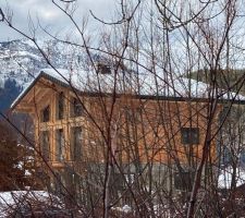 Vue du chalet depuis le fond du jardin