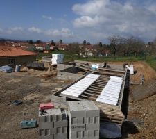 Finalisation du soubassement avant coulage de la dalle
Plancher poutrelles b&eacute;ton hourdis et entrevous polystyr&egrave;ne