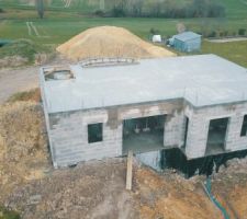 Dalle de l'&eacute;tage coul&eacute;e.